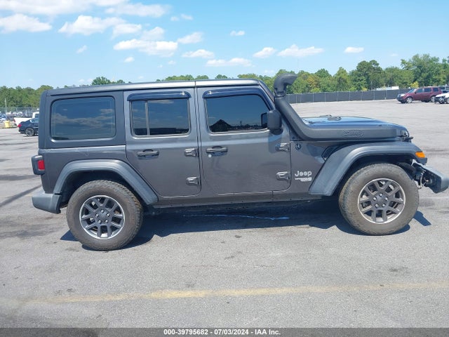1C4HJXDG2JW172593 Jeep Wrangler Unlimited Sport 4x4