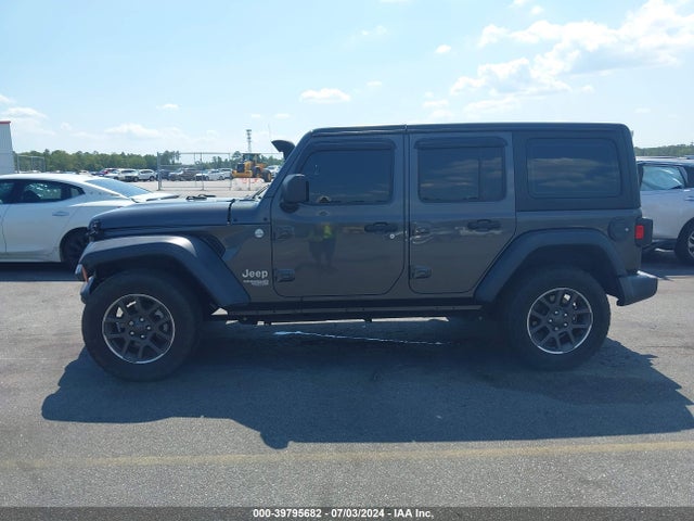1C4HJXDG2JW172593 Jeep Wrangler Unlimited Sport 4x4