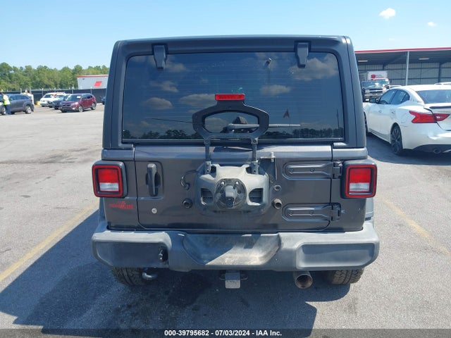 1C4HJXDG2JW172593 Jeep Wrangler Unlimited Sport 4x4