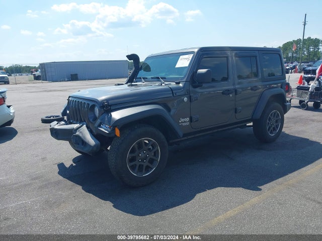 1C4HJXDG2JW172593 Jeep Wrangler Unlimited Sport 4x4