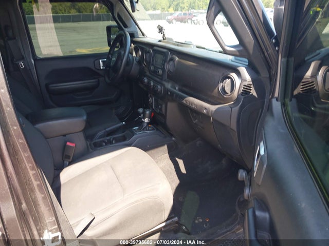 1C4HJXDG2JW172593 Jeep Wrangler Unlimited Sport 4x4