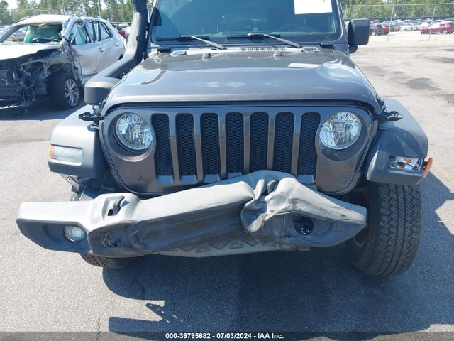 1C4HJXDG2JW172593 Jeep Wrangler Unlimited Sport 4x4