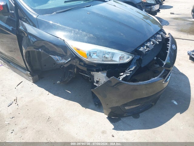 Ford FOCUS SE 2015 1FADP3F24FL381033 Image 6