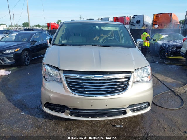 2C4RC1CG3GR158393 Chrysler Town & Country Touring-l Anniversary Edition