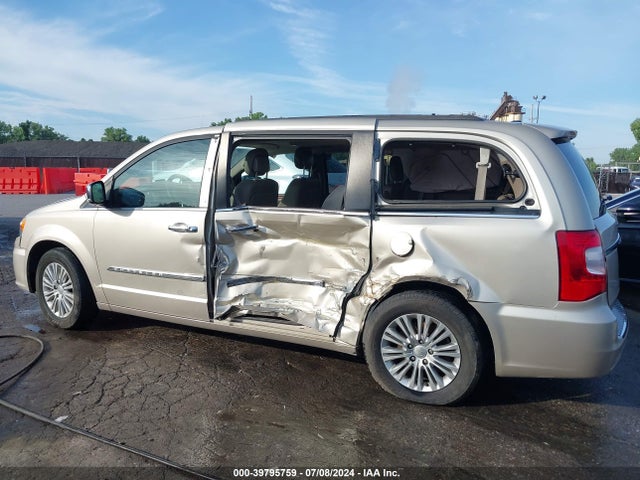 2C4RC1CG3GR158393 Chrysler Town & Country Touring-l Anniversary Edition