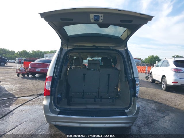 2C4RC1CG3GR158393 Chrysler Town & Country Touring-l Anniversary Edition