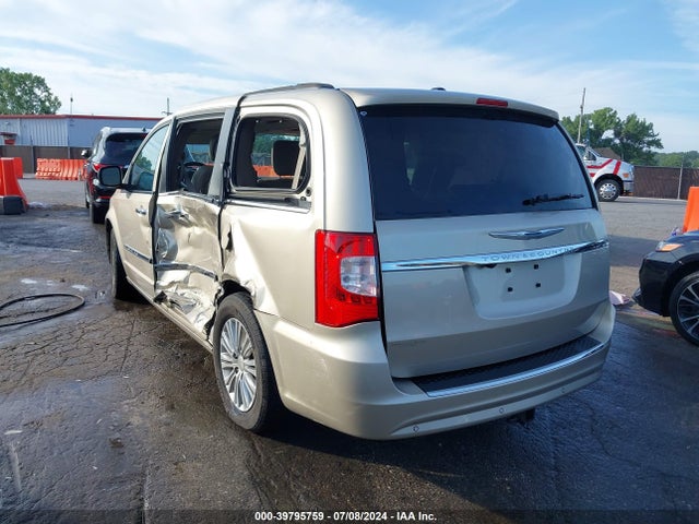 2C4RC1CG3GR158393 Chrysler Town & Country Touring-l Anniversary Edition