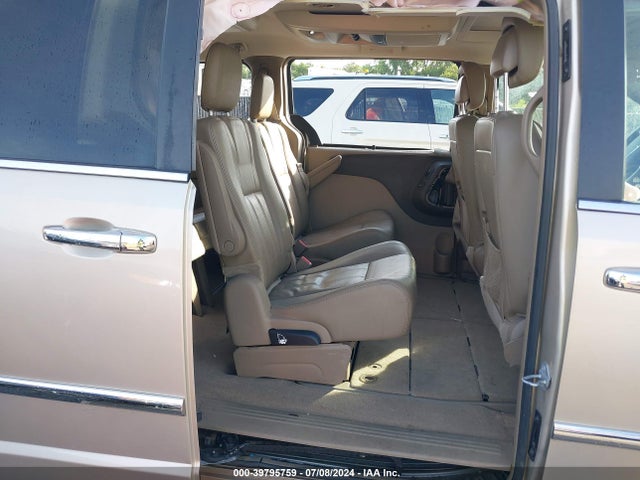 2C4RC1CG3GR158393 Chrysler Town & Country Touring-l Anniversary Edition