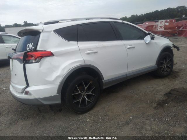 2T3NFREV4JW464564 Toyota RAV4 SE