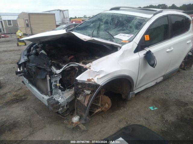 2T3NFREV4JW464564 Toyota RAV4 SE