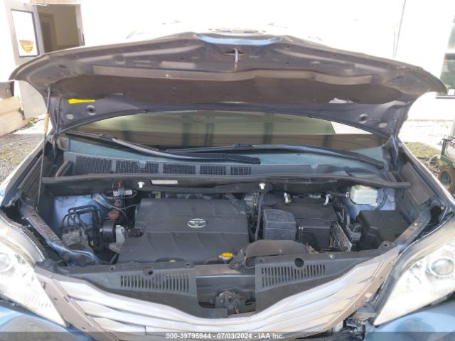 5TDYK3DC6FS528960 Toyota Sienna Xle Premium 8 Passenger