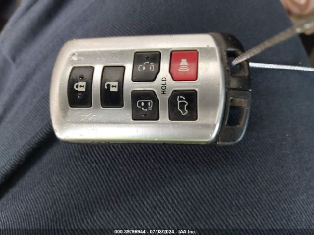 5TDYK3DC6FS528960 Toyota Sienna Xle Premium 8 Passenger