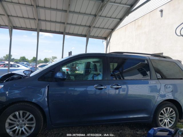 5TDYK3DC6FS528960 Toyota Sienna Xle Premium 8 Passenger