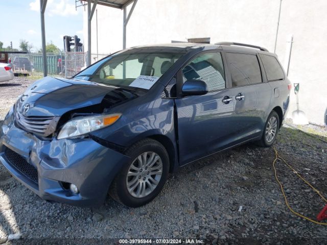 5TDYK3DC6FS528960 Toyota Sienna Xle Premium 8 Passenger