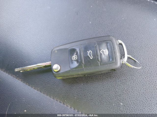 3VWJ17AT5EM639141 Volkswagen Beetle 1.8t