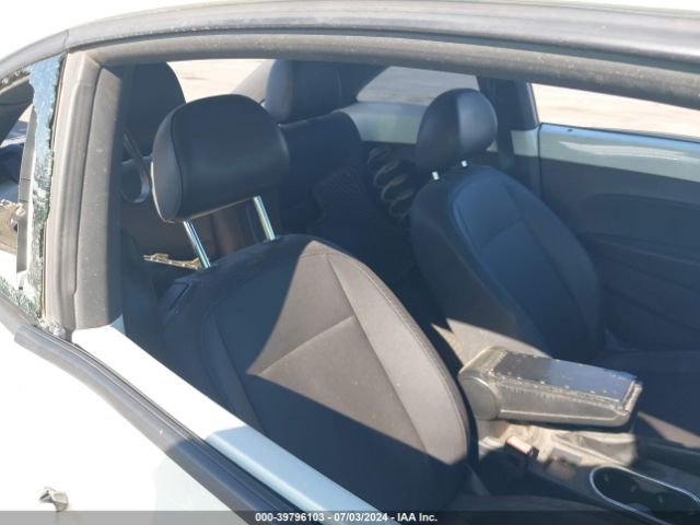 3VWJ17AT5EM639141 Volkswagen Beetle 1.8t