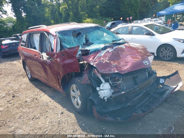 Toyota Sienna Le V6 8 Passenger 2014 5TDKK3DC2ES424728 головне зображення