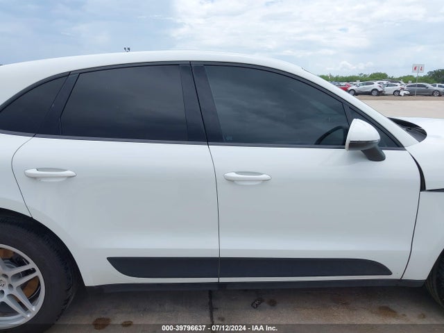Porsche Macan 2018 WP1AA2A51JLB12313 Image 14