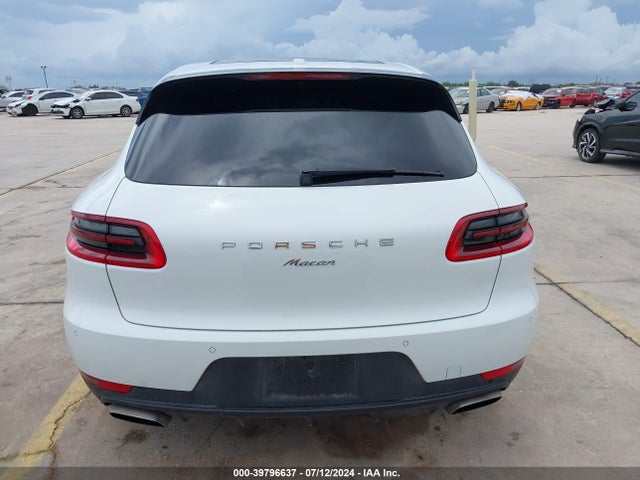 Porsche Macan 2018 WP1AA2A51JLB12313 Image 17
