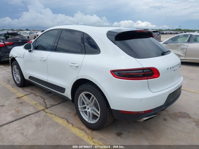 2018 PORSCHE MACAN WP1AA2A51JLB12313 Photo 2