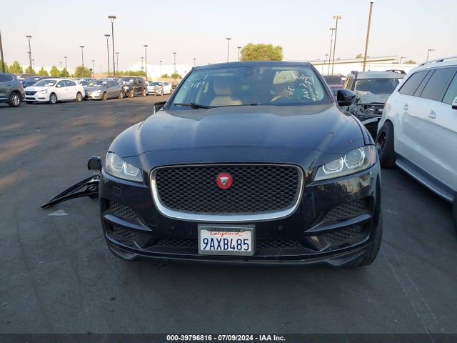 SADCJ2BV7HA047132 Jaguar F-pace 35t Premium