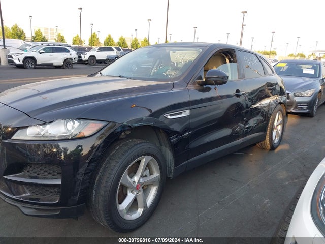 SADCJ2BV7HA047132 Jaguar F-pace 35t Premium