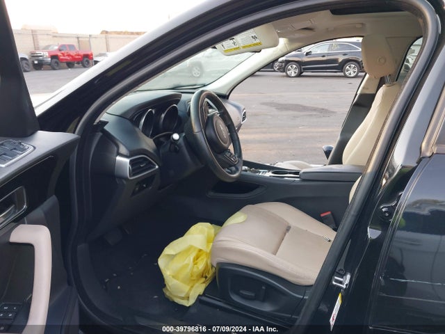 SADCJ2BV7HA047132 Jaguar F-pace 35t Premium