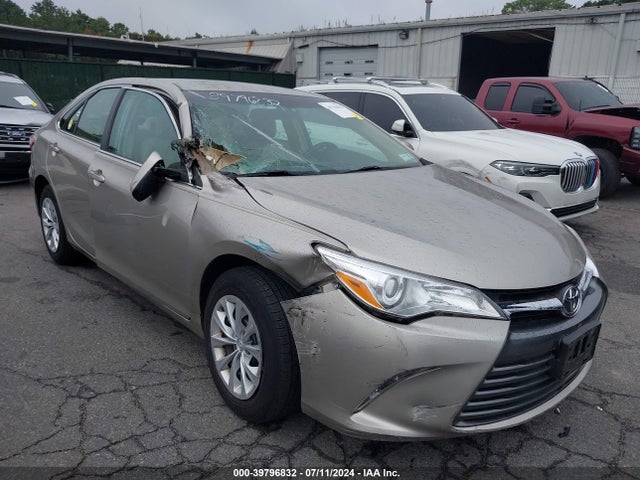 Toyota CAMRY LE 2016 4T4BF1FK3GR570004 головне зображення