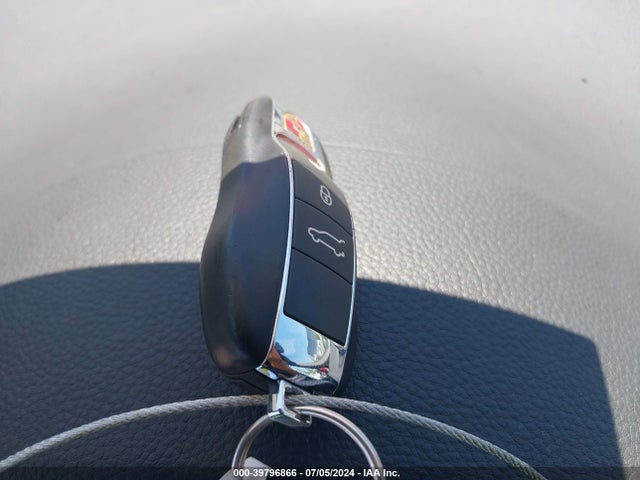 2018 PORSCHE MACAN WP1AA2A55JLB10192 Photo 10