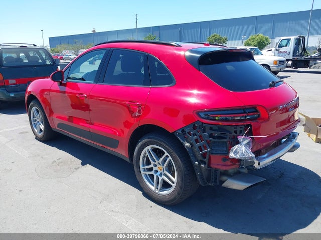 2018 PORSCHE MACAN WP1AA2A55JLB10192 Photo 2