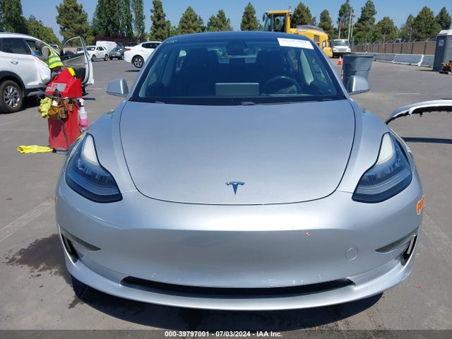 Tesla Model 3 Long Range/mid Range 2018 5YJ3E1EA0JF003473 Image 12
