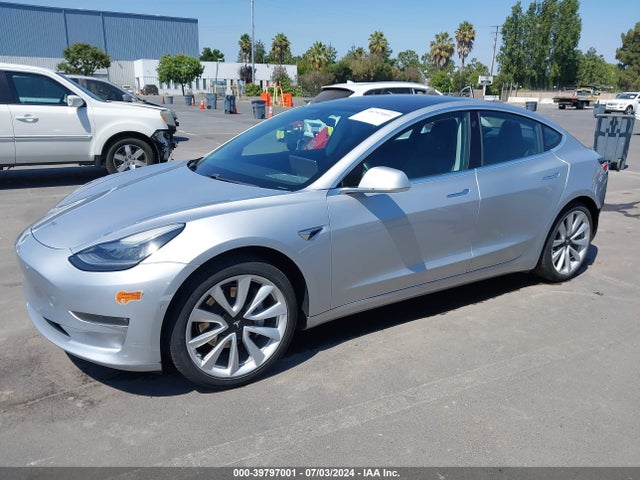 Tesla Model 3 Long Range/mid Range 2018 5YJ3E1EA0JF003473 Image 2