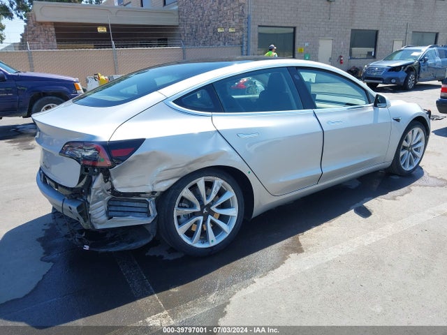 Tesla Model 3 Long Range/mid Range 2018 5YJ3E1EA0JF003473 Image 4