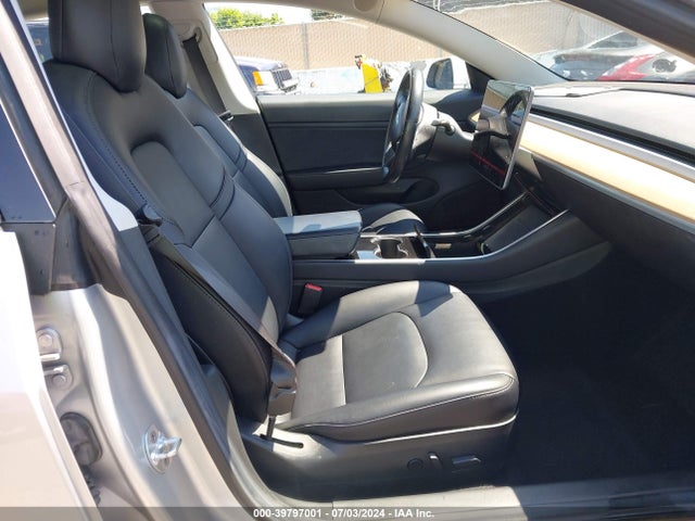 Tesla Model 3 Long Range/mid Range 2018 5YJ3E1EA0JF003473 Image 5