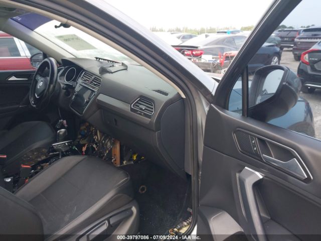 3VV3B7AX9JM213623 Volkswagen Tiguan 2.0t Se/2.0t Sel