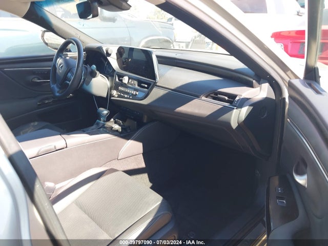 58ADA1C10NU025672 Lexus ES 300H
