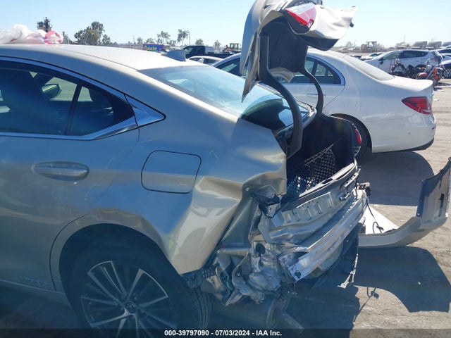 58ADA1C10NU025672 Lexus ES 300H