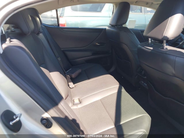 58ADA1C10NU025672 Lexus ES 300H