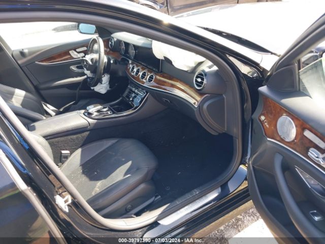 WDDZF4JB1HA097797 Mercedes-Benz E 300