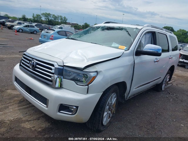 Toyota Sequoia Platinum 2018 5TDDY5G10JS159220 Image 2
