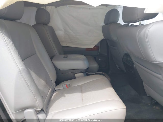 Toyota Sequoia Platinum 2018 5TDDY5G10JS159220 Image 8