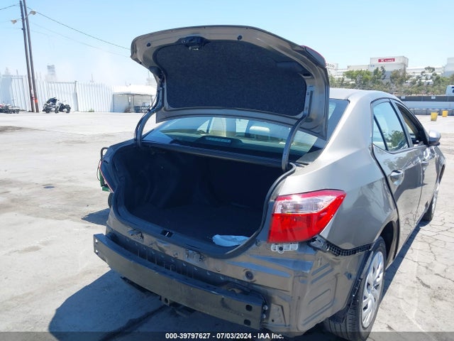 Toyota COROLLA LE 2018 5YFBURHE8JP780922 Image 16