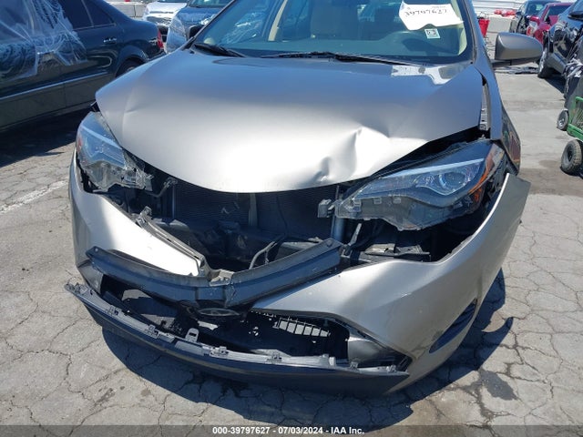 Toyota COROLLA LE 2018 5YFBURHE8JP780922 Image 6