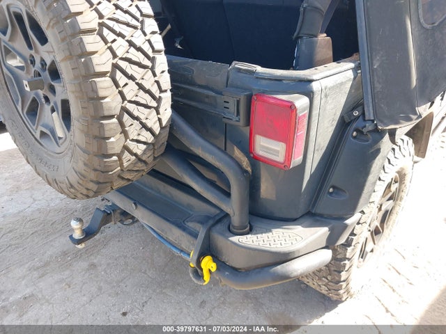 1C4BJWDG3HL548746 Jeep Wrangler Unlimited Sport 4x4