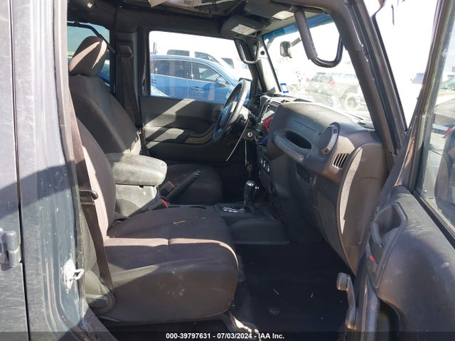 1C4BJWDG3HL548746 Jeep Wrangler Unlimited Sport 4x4