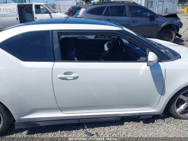 JTKJF5C76FJ011606 Scion TC