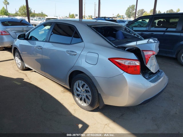 Toyota COROLLA LE 2017 5YFBURHE8HP670429 Image 3