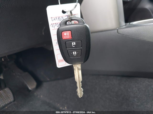 Toyota RAV4 LE 2017 2T3ZFREV2HW326257 Image 11