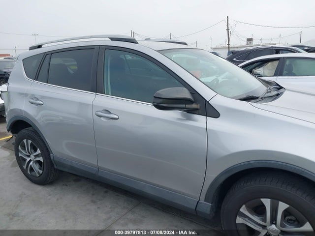Toyota RAV4 LE 2017 2T3ZFREV2HW326257 Image 13