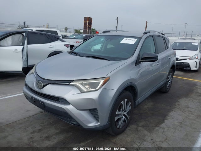 Toyota RAV4 LE 2017 2T3ZFREV2HW326257 Image 2